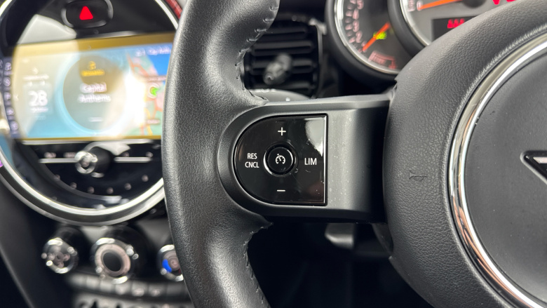 MINI Hatchback 1.5 Cooper Classic 5dr Auto [Nav Pack] Petrol Hatchback